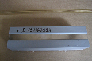 Panel dividing the front between the drawers of the RT table