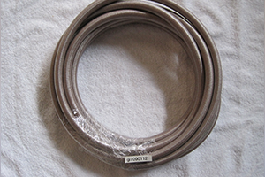 Hose between water valve and KPD spray pipe